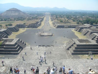 http://www.edy.com.mx/wp-content/uploads/zona_arqueologica_de_teotihuacan.jpg
