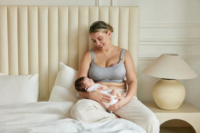Integración De Sujetador Manos Libres Sacaleches En El Vestuario De Maternidad