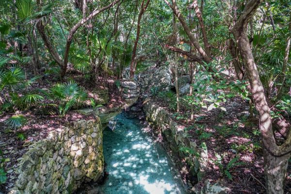 Nado en río subterráneo Xcaret