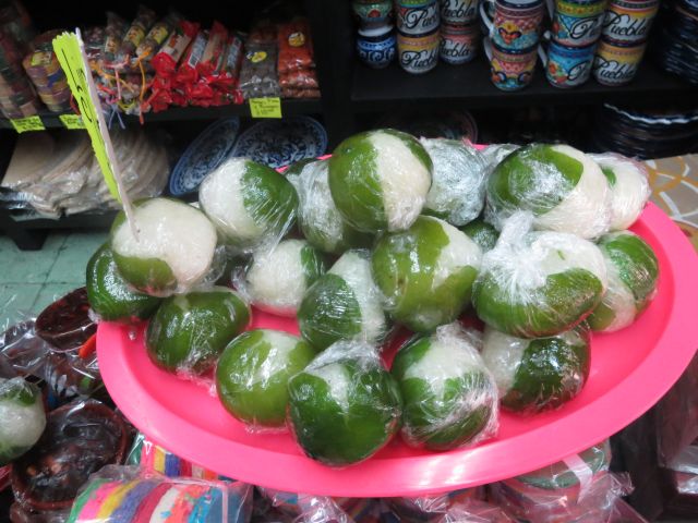 Limón Relleno de Coco Dulces Típicos de Puebla Foto
